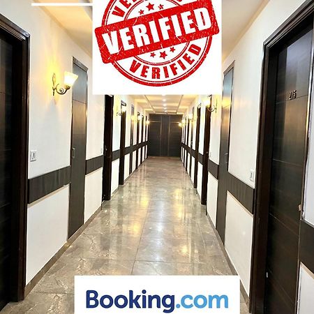 Hotel Jb Residency !! Luxurious & Royal Balcony Rooms !! Large Rooms Zirakpur Buitenkant foto