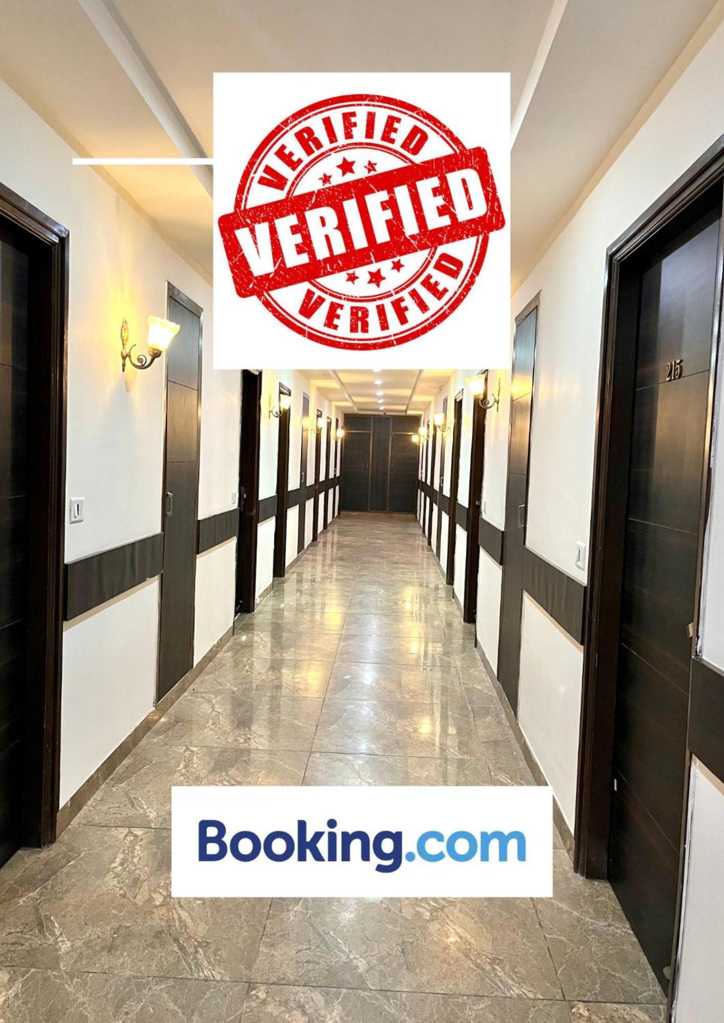 Hotel Jb Residency !! Luxurious & Royal Balcony Rooms !! Large Rooms Zirakpur Buitenkant foto